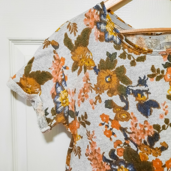 SOLD - ANTHRO grey floral terrycloth short sleeve… - Picture 2 of 6